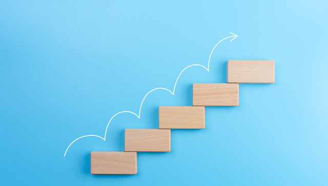 栖霞建设：合作开发降低风险，2020年开始销售会上一个小台阶