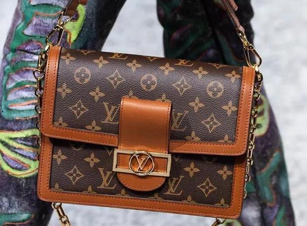 上海破获特大制售假案：LV内鬼里应外合，假包全是最新款还内置芯片