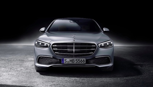 第11代全新奔驰S级全球首发，除了史上最大的屏幕，它还是最敏捷的S级