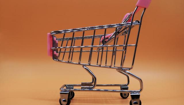 被挟持的商家：唯品会、爱库存暗战背后   “二选一”为何屡禁不止？