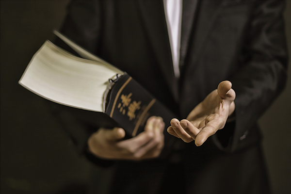 “逼酒”事件后银行从业人员准则迎修订：建立“黑名单”机制，对银行高管提出特别准则