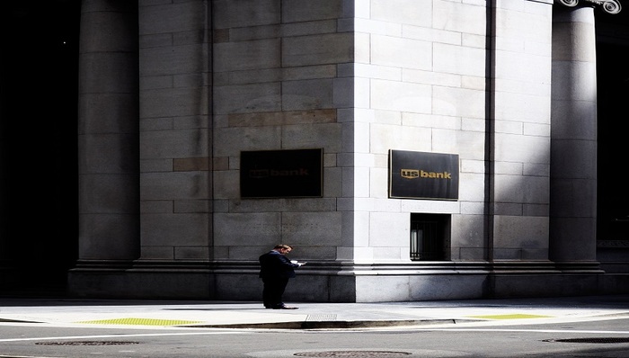 8个月都处于失业状态，香港保险代理人转型做代购、微商