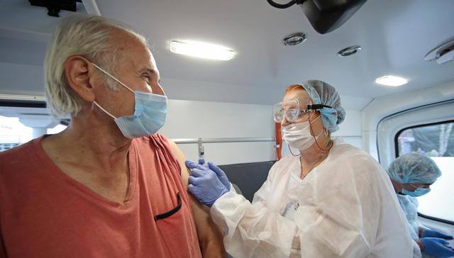 志愿者现不良反应牛津疫苗试验叫停，特朗普如意算盘被打乱了？