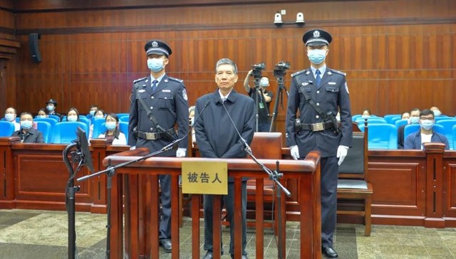 秦光荣,被告人,全国人大内务司法委员会,十二届,中共,云南省委,副主任委员,股权转让,悔罪,谋取利益