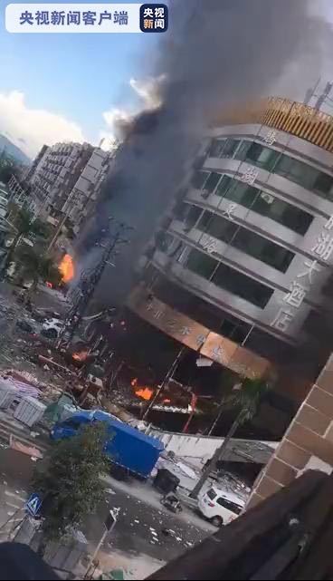 珠海一酒店附近发生爆炸，目击者：碎片飞出几十米划伤市民