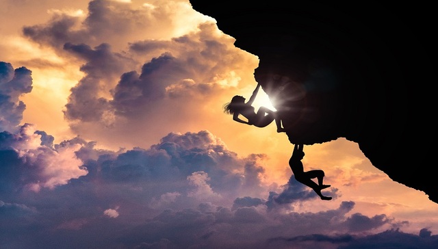 财说| 业绩亏损套现不断，朗姿股份实控人资产腾挪术