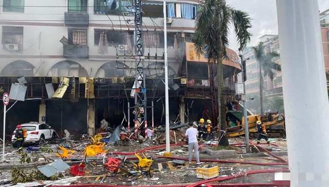 探访珠海爆炸现场：事发地为居民聚集区，周边店铺损失惨重