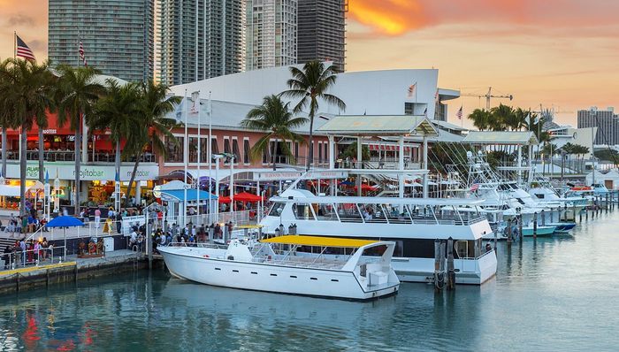 禁航期未到，美国邮轮巨头纷纷要求复航