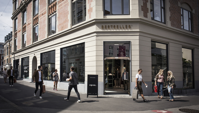 避免年度亏损后，杰克琼斯母公司决定把裁掉的员工招回来