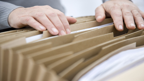 财说| 基金重仓股长春高新猝然跌停，只因一份流传的“交流纪要”？