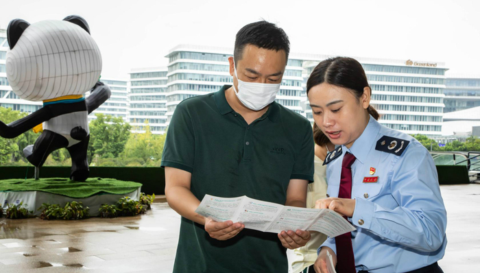 第三届进博会倒计时50天，上海青浦区税务局成立5个税务志愿服务站