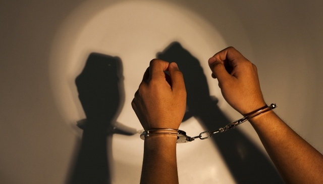 法治面 | “纸面服刑”放大保外就医制度漏洞，审批权能否收归法院？