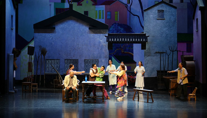 滑稽剧《陈奂生的吃饭问题》申城上演，观众笑着笑着就哭了