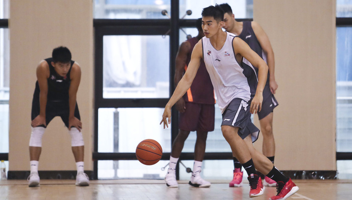 专访CBA联盟运动员发展总裁张弛：CBA工资帽怎么“戴”？