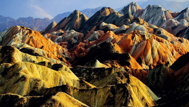 冰川遇丹霞，描绘甘肃祁连山的鲜活生命力