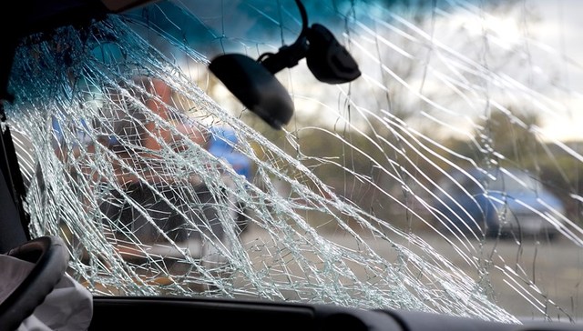 河南禹州幼儿园接送车与大货车相撞致4死9伤，大货车司机被控制