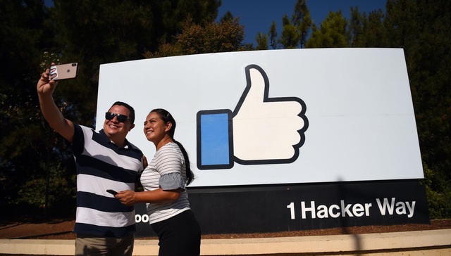 把大部分人生献给网络 | 社交网络10年10本书