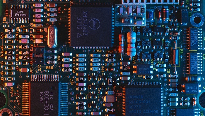 芯片业抢人大战：猎头爆单，有公司被挖空