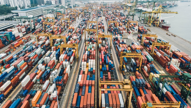 内贸集运公司中谷物流登陆A股首日涨停，背后资方包括软银、钟鼎等