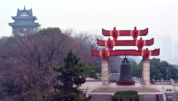 武汉黄鹤楼,武汉旅游,夜上黄鹤楼,打卡,游览,明清,双节,游客,科技元素,借景