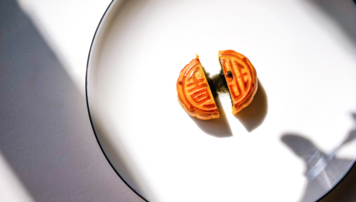 双节假期快递太拼了：大闸蟹坐专机，月饼家门口揽件