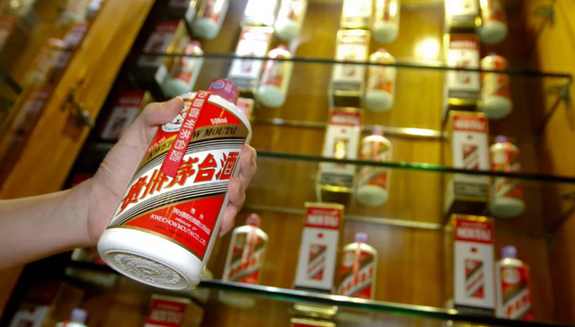 茅台酒价超3000元/瓶，烟酒店只能“按瓶拿货” 今年为何涨得比往年都猛？