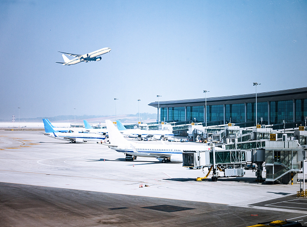 东航乘客拒戴口罩，致使飞机延误1小时