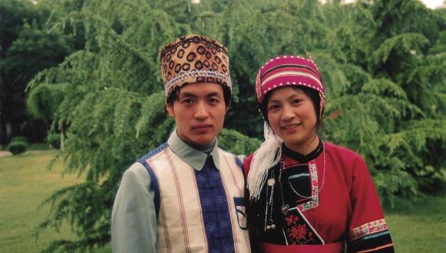 为什么不能以“孩子气”或“诗人脾性”为顾城杀妻开脱？| 顾城谢烨逝世27周年