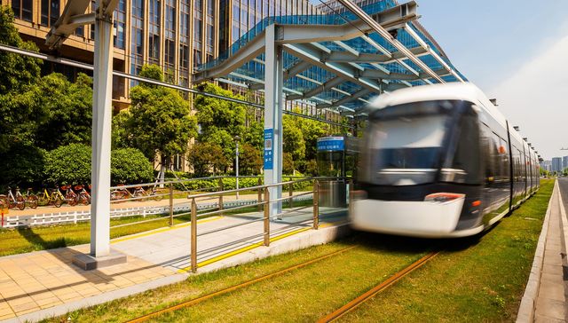 10月10日起，三亚可以坐上有轨电车了