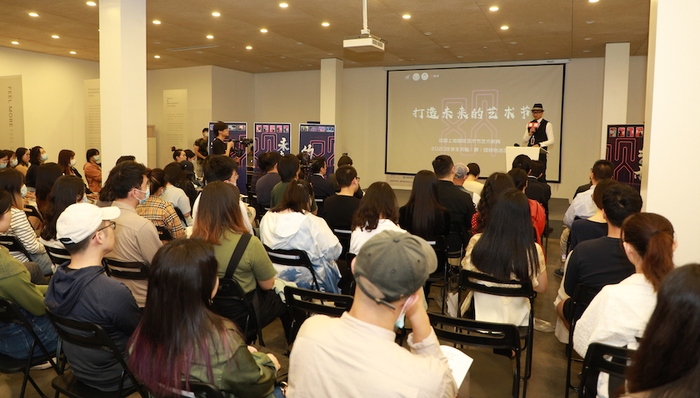 年轻人,学生,观摩,中国上海国际艺术节,艺术教育,学生观剧（展）团,启动仪式,上海民生现代美术馆