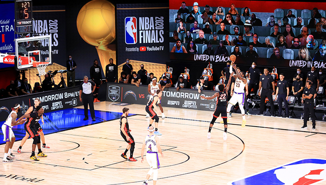 湖人时隔十年终夺冠，17座奖杯登NBA历史第一