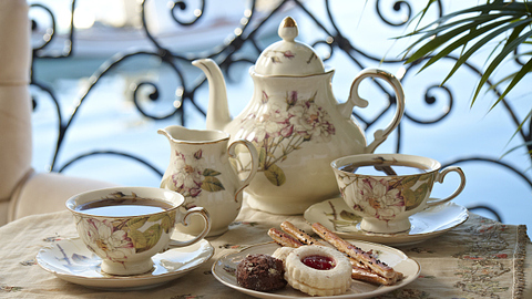 “名媛群”拼价打卡，五星酒店允许吗？