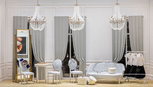 【是日美好事物】DIOR限时精品店开启与珠宝的时空漫游，Starbucks温柔色保温杯暖意融融