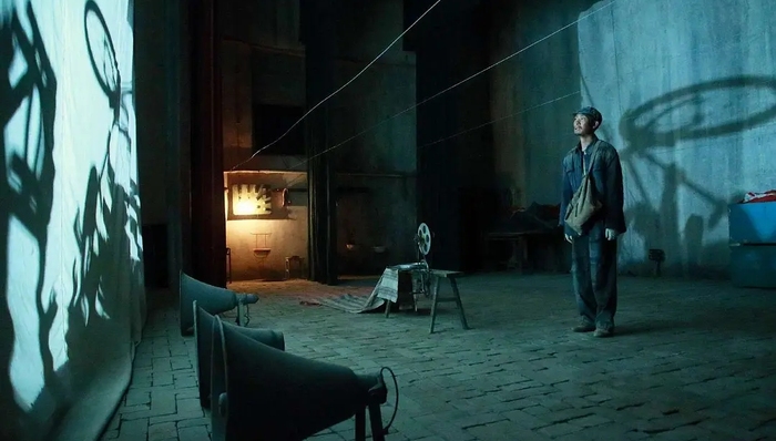 放下“国师”包袱，《一秒钟》是张艺谋最后一部文艺片？