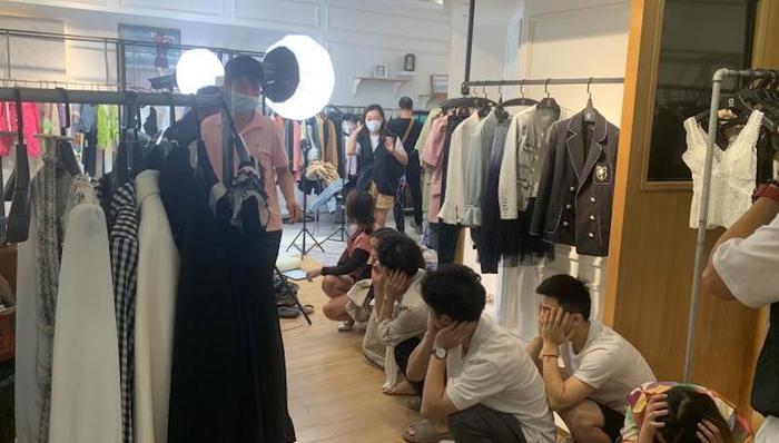 网红；主播；直播带货；奢侈品；造假；