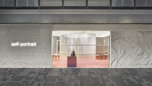 与歌力思合作后，“仙女裙”品牌self-portrait在中国一年开6店