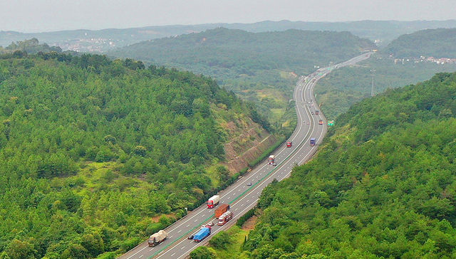 货运数据看全国经济流动：东到西快递和建材多，西到东农产品和煤矿多