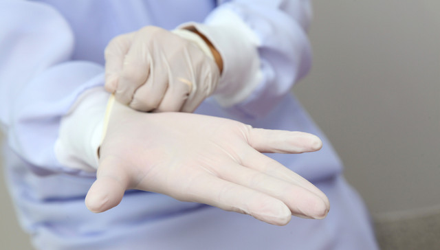 PVC糊树脂手套料价格4个半月内大涨近两倍，相关个股名单来了