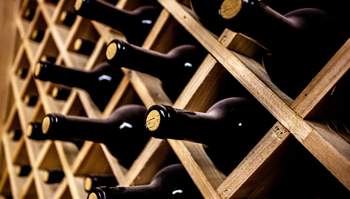 直击三季报丨高端产品收入腰斩  ST中葡前三季度净利下降2747%