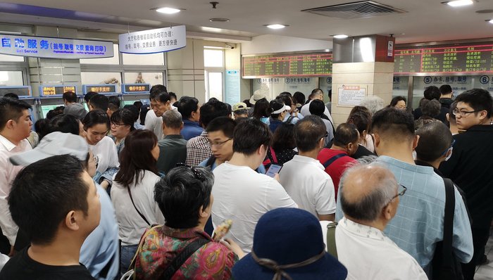 7位老人北京门诊挂号记：如何帮老年人迈过数字鸿沟？