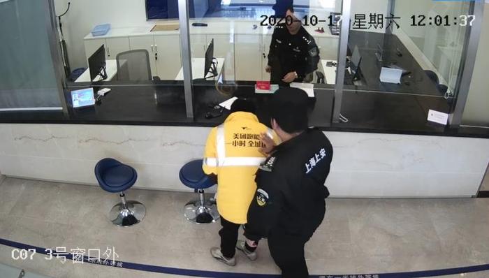 上海公安；民警；外卖小哥；诈骗；聋哑人；