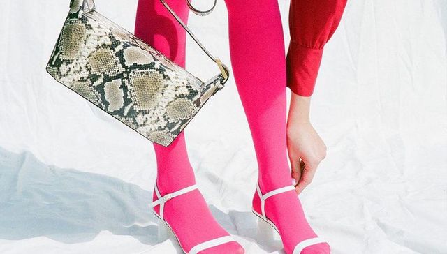 现在不把它的包挎腋下都不敢说自己时髦，BY FAR是啥来头？