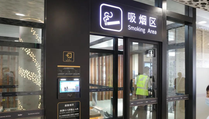机场内该不该有吸烟室，卫健委和建造公司杠上了