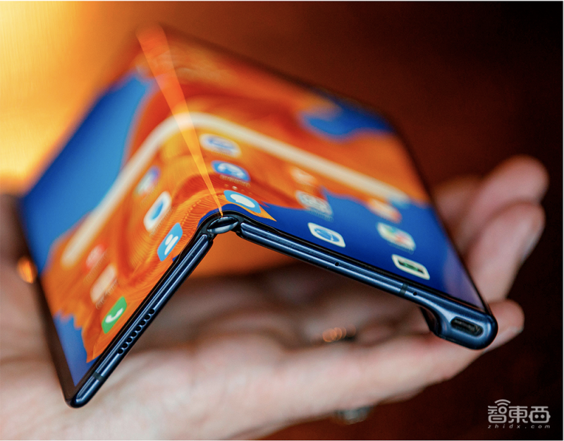 贴在皮肤上的可拉伸屏来了？揭秘柔性屏的前世今生