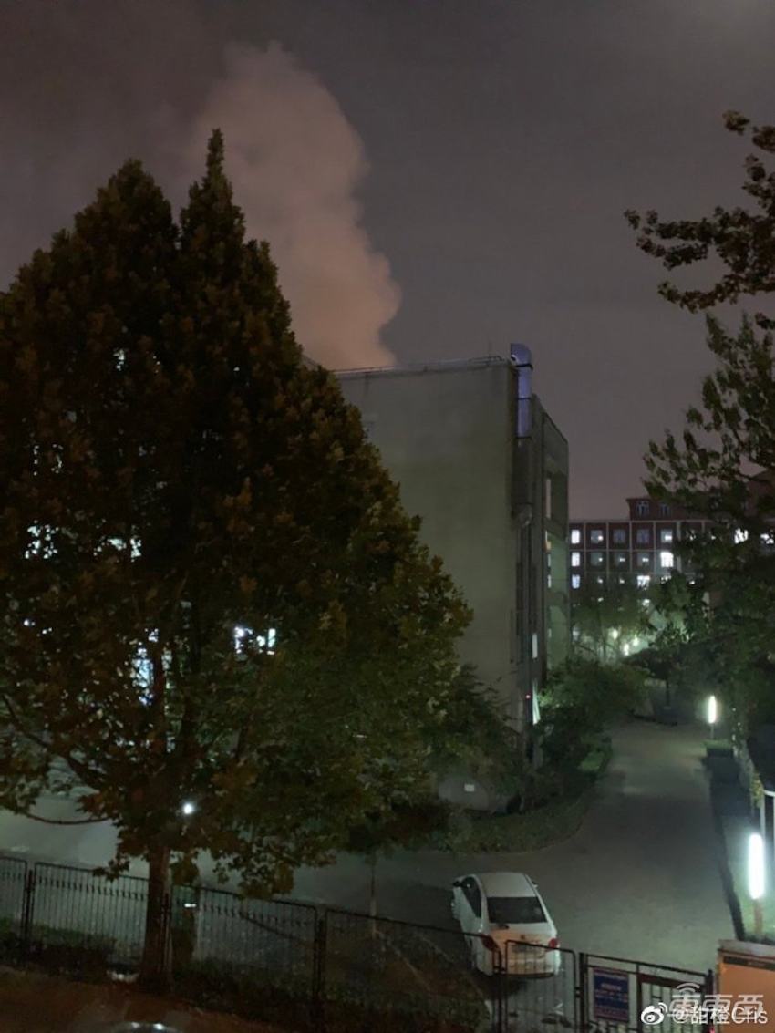 威马EX5在北京起火爆炸：浓烟超过四层楼，官方曾承认电池有问题