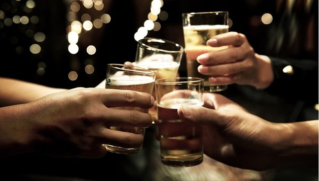 地方新闻精选 | 深圳出台法规对未成年人全面禁酒 厦门拟规定独生子女每年10天照护假