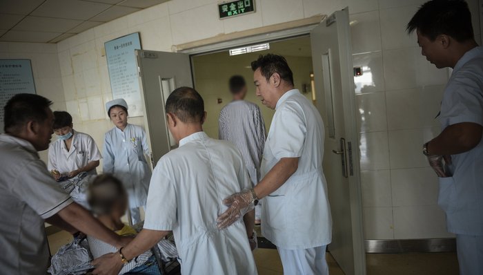 谁在赚1.8亿精神病人的钱？