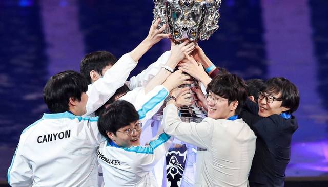 苏宁旗下SN战队1：3不敌DWG获S10亚军，电竞走向“综合体”发展之路