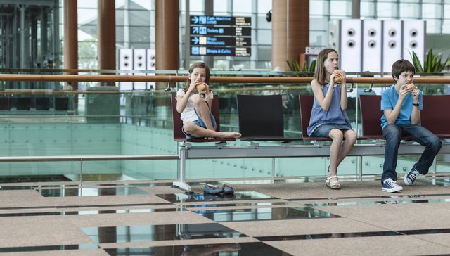 大兴机场能点外卖了，在飞机上吃外卖是怎样的体验？