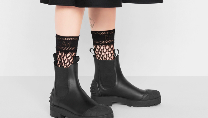 【是日美好事物】Dior再度掀起渔网袜风潮；H&M姊妹品牌首推中性饰品